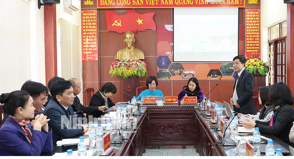 Quang cảnh buổi toạ đàm.