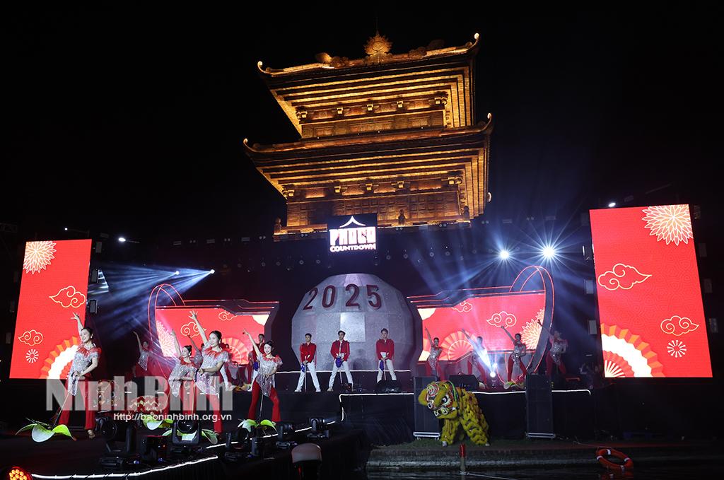 Một tiết mục biểu diễn tại Chương trình.