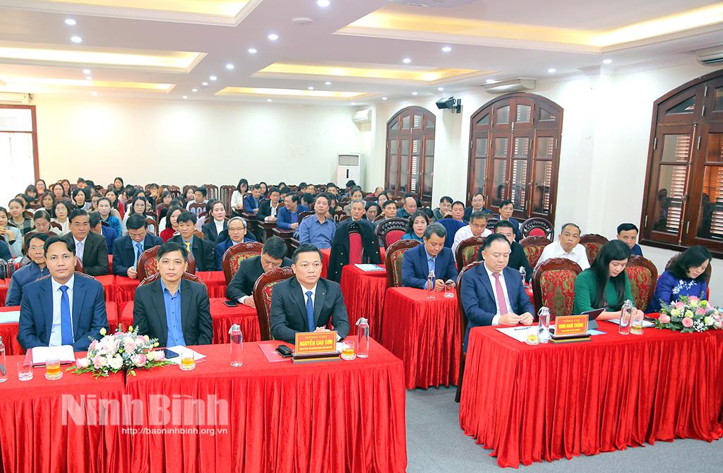 Các đại biểu dự hội nghị.