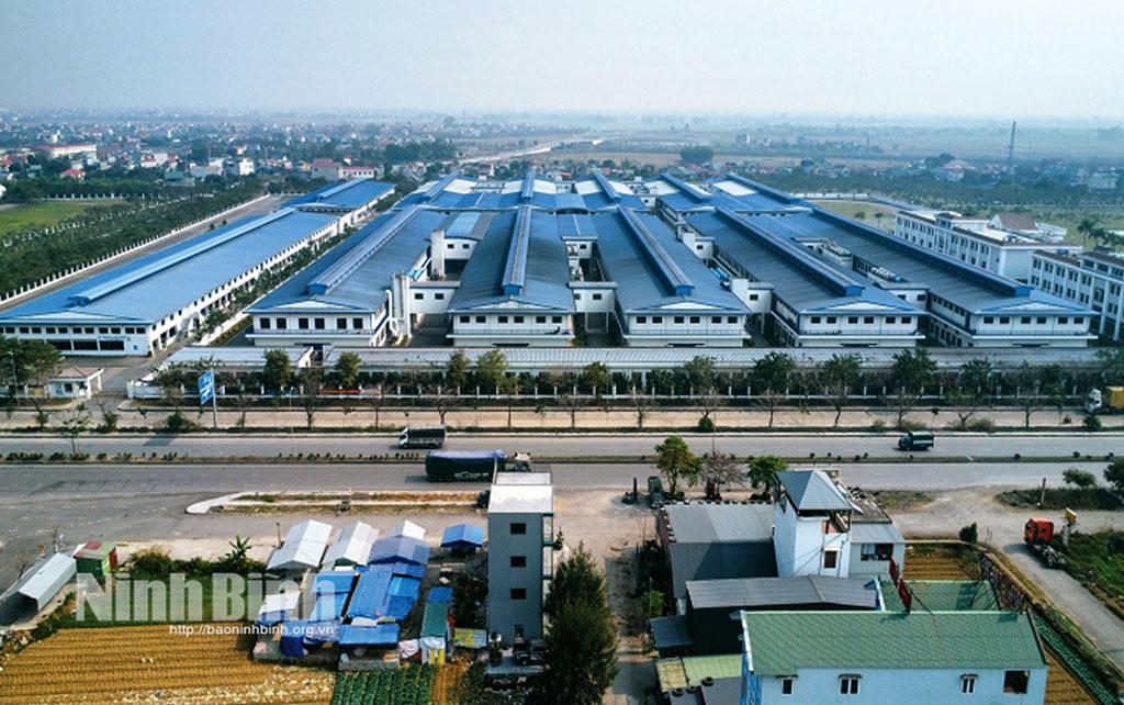 Khu công nghiệp Phúc Sơn I, được xây dựng, góp phần tạo việc làm cho nhiều lao động trong và ngoài thành phố Hoa Lư.