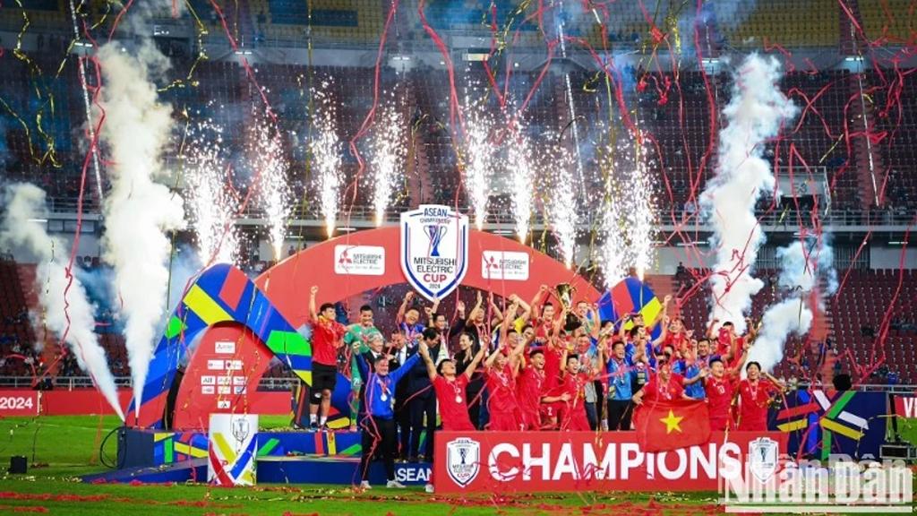 Đội tuyển Việt Nam bùng nổ cảm xúc khi giành chức vô địch.