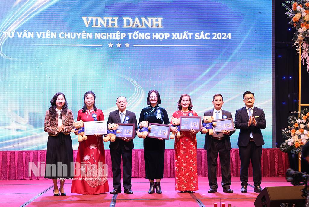 Vinh danh các tư vấn tài chính xuất sắc trong năm 2024.
