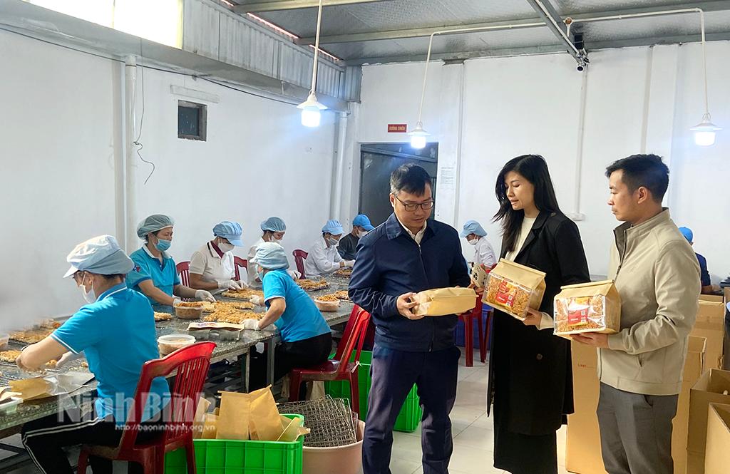 Sản phẩm cơm cháy Cung Đình của Công ty TNHH sản xuất và phân phối thực phẩm An Phú (xã Kim Chính, Kim Sơn) được sản xuất theo quy trình bảo đảm an toàn thực phẩm HACCP.