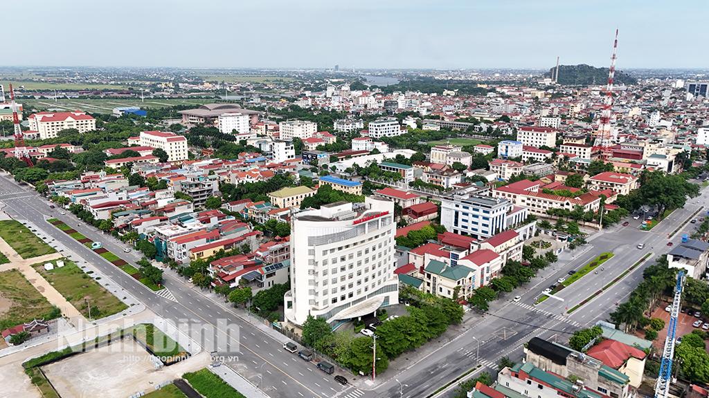 Quang cảnh thành phố Hoa Lư từ trên cao.