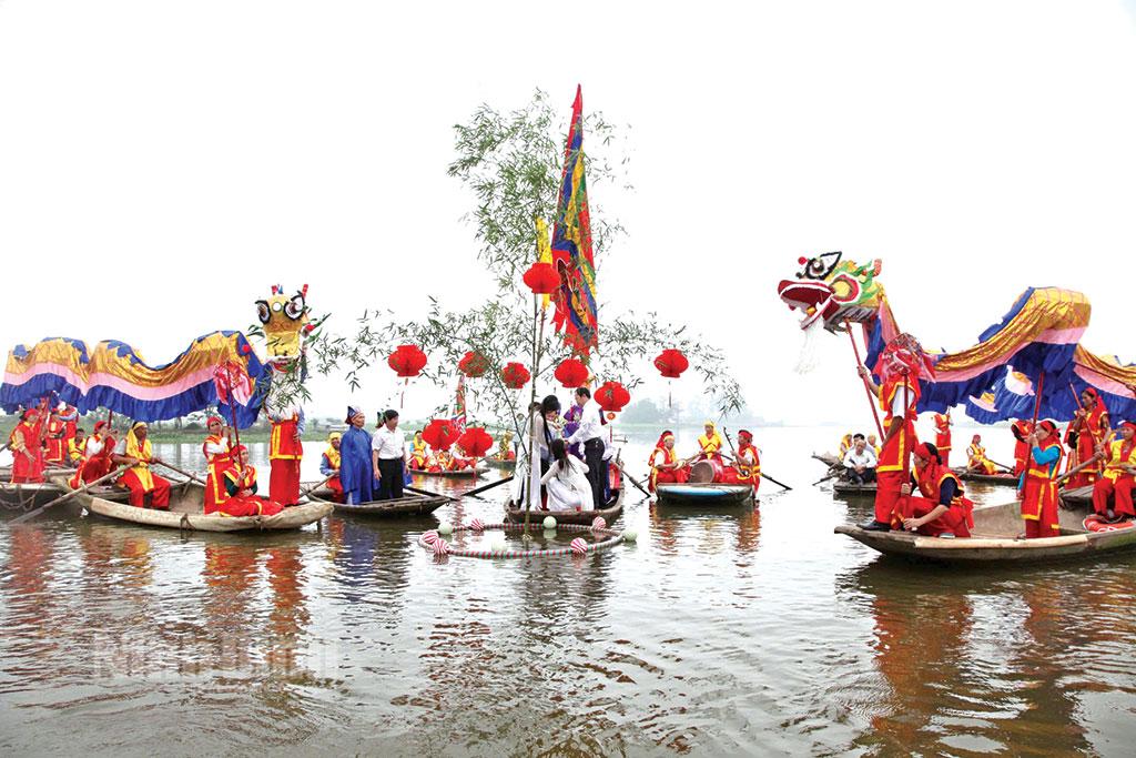 Lễ Rước nước tại Lễ hội Hoa Lư năm 2024. Ảnh: Minh Quang