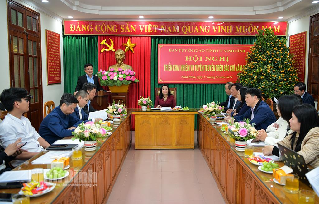 Quảng cảnh hội nghị.