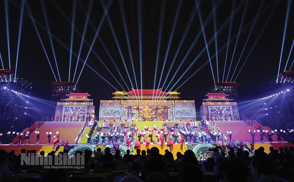 Chương trình nghệ thuật tại Lễ khai mạc Festival Ninh Bình năm 2024. Ảnh: Trường Huy