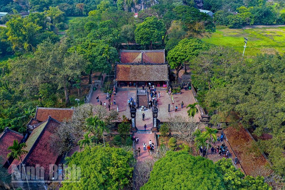 Cố đô Hoa Lư nhìn từ trên cao.