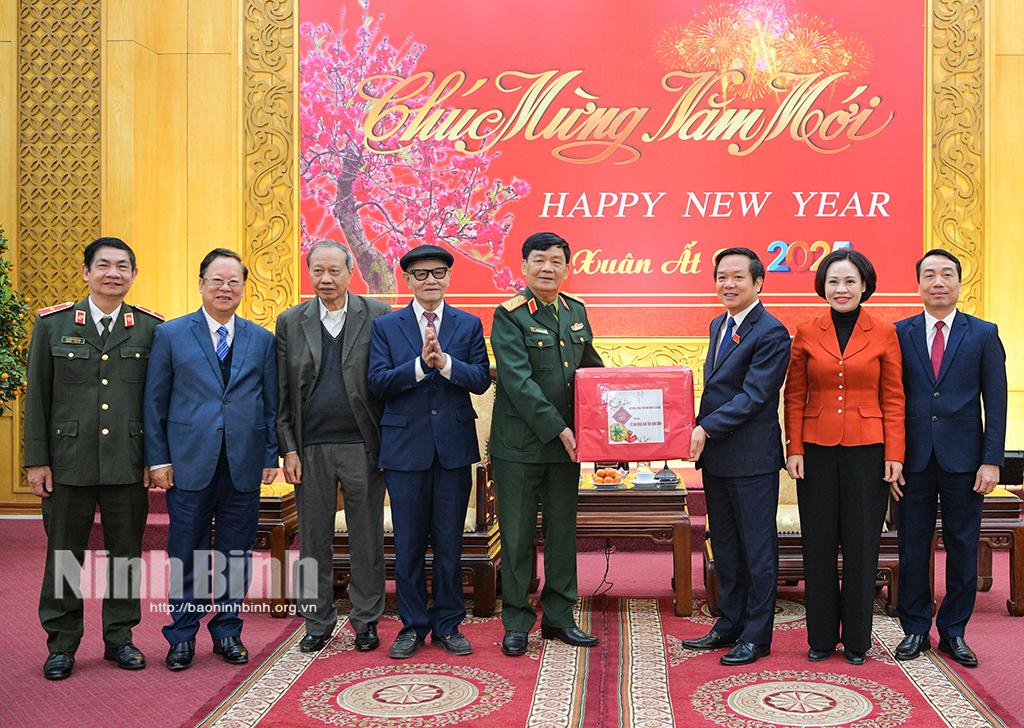 Đoàn đại biểu Hội đồng hương Ninh Bình tại Hà Nội và Hải Phòng chúc Tết Tỉnh ủy, HĐND, UBND, Uỷ ban MTTQ Việt Nam tỉnh.