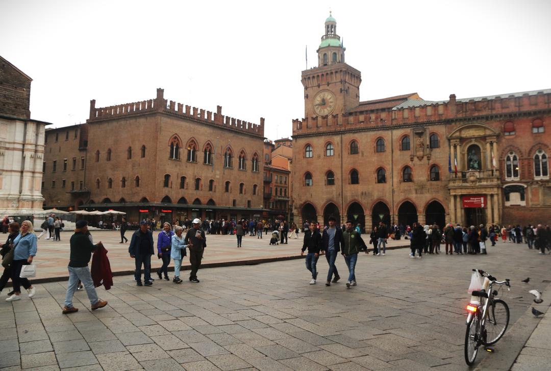Khu vực Quảng trường chính của thành phố Bologna.
