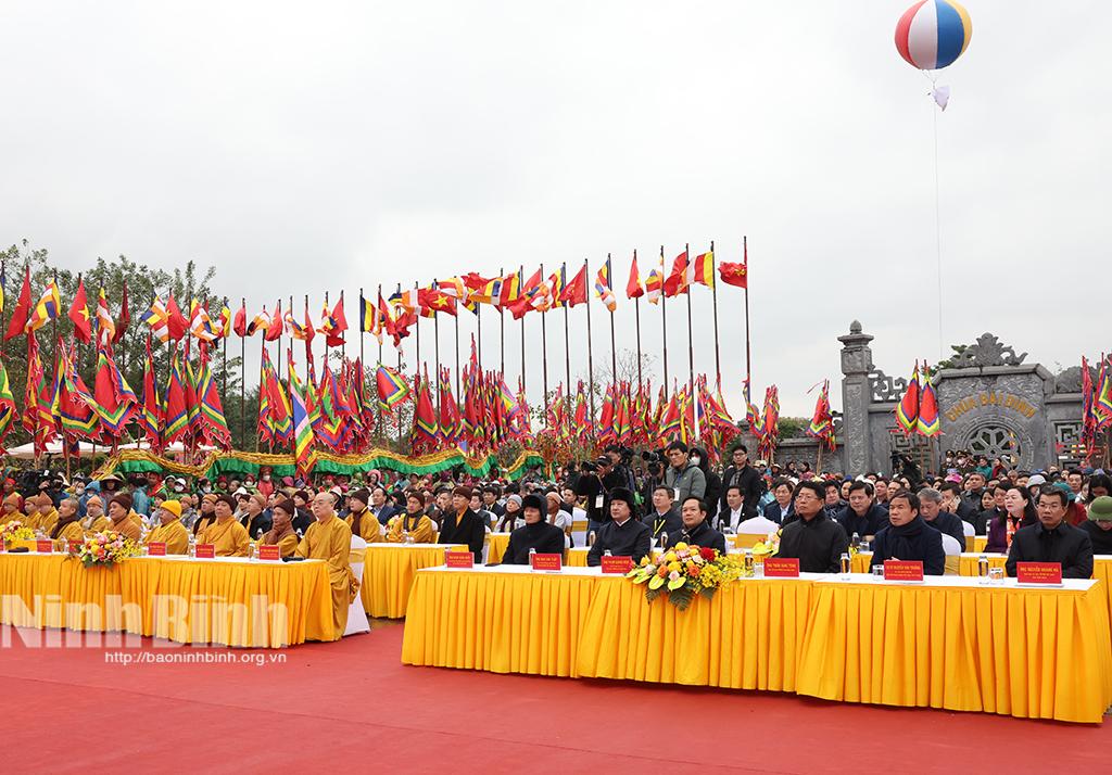 Các đại biểu dự lễ khai hội chùa Bái Đính.