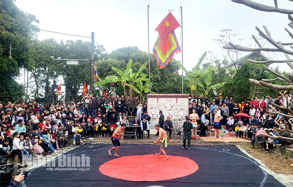 Lễ hội vật truyền thống làng Bồ Vy (thị trấn Yên Thịnh, huyện Yên Mô) diễn ra vào ngày mùng 4 Tết Nguyên đán.