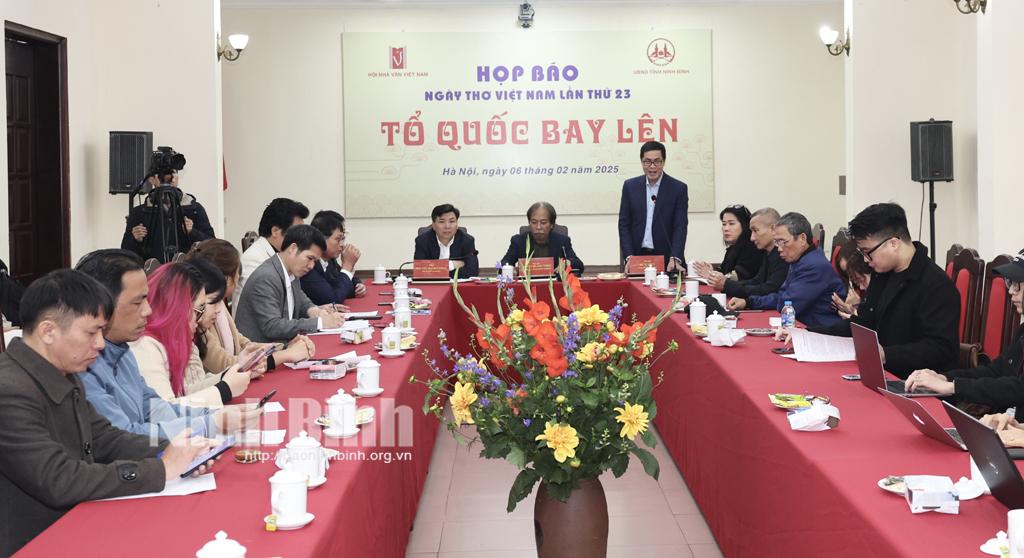 Quang cảnh buổi họp báo.