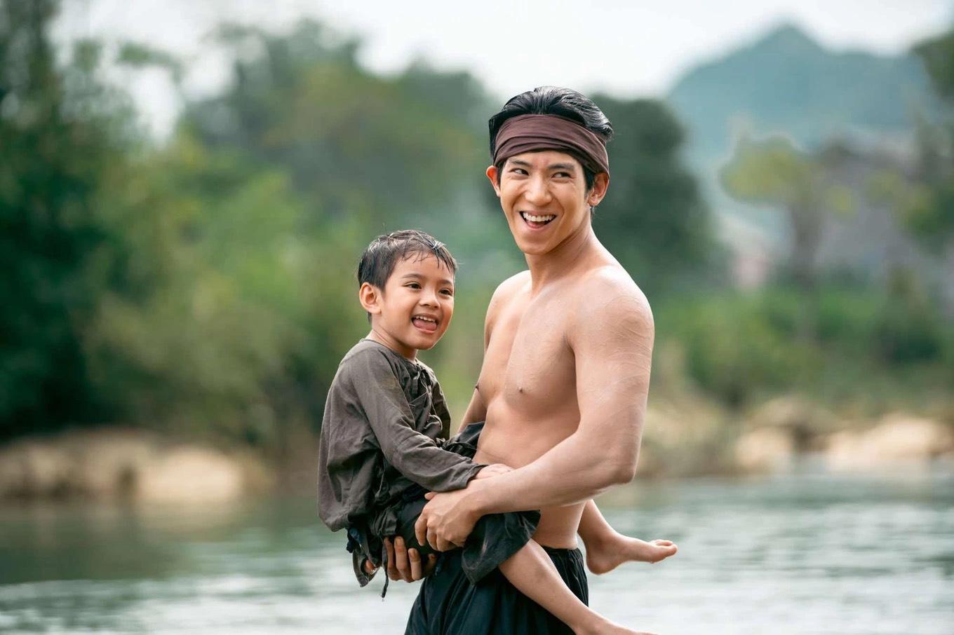 Diễn viên Phú Thịnh đóng vai chính trong "Đèn âm hồn" (Ảnh: Nhân vật cung cấp).