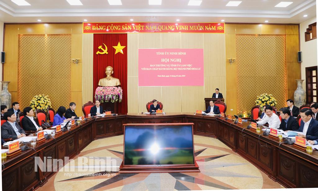 Quang cảnh buổi làm việc.