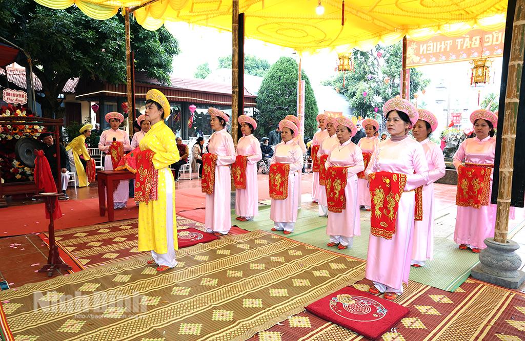 Nghi lễ Tế Nữ quan tại Lễ hội Báo Bản làng Nộn Khê, xã Yên Từ (Yên Mô). Ảnh: Đinh Minh