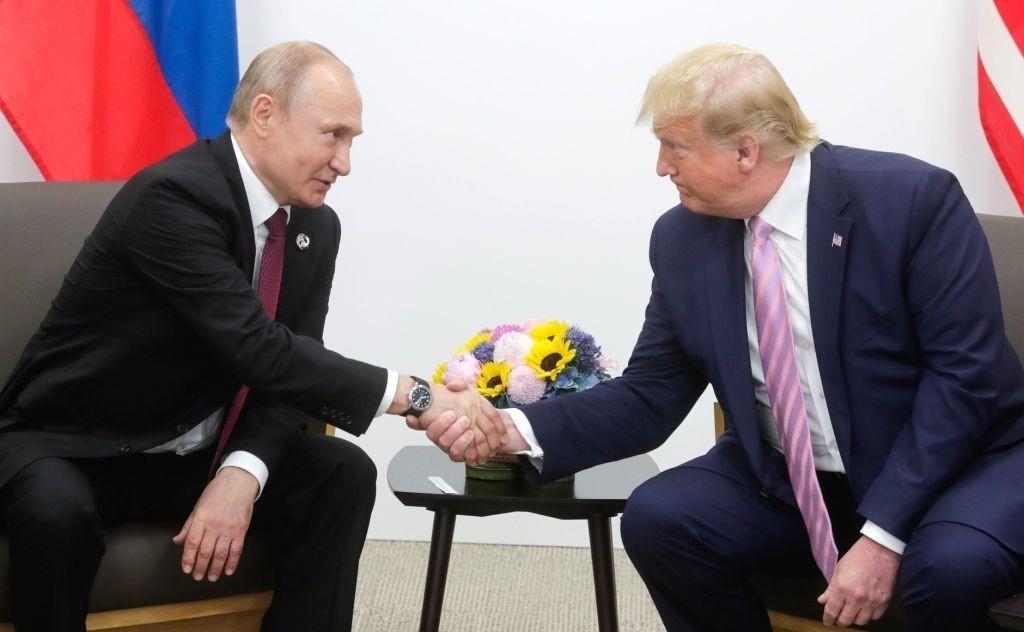 Tổng thống Nga Vladimir Putin và Tổng thống Mỹ Donald Trump tại cuộc gặp bên lề Hội nghị thượng đỉnh G20 ở Osaka, Nhật Bản, ngày 28/6/2019. Ảnh tư liệu