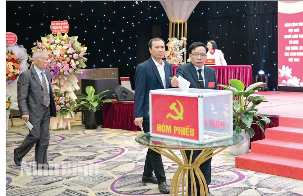 Đại hội Chi bộ phố Khánh Tân-Đơn vị làm điểm của Đảng bộ phường Ninh Khánh (thành phố Hoa Lư). Ảnh: Trường Giang