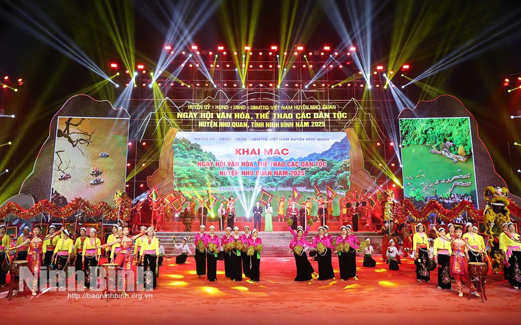 Chương trình nghệ thuật tại lễ khai mạc.