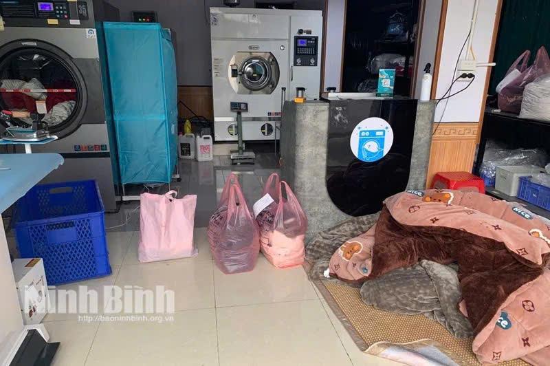 Cửa hàng giặt là 35 ở phường Ninh Phúc, thành phố Hoa Lư luôn đáp ứng nhu cầu của khách hàng.
