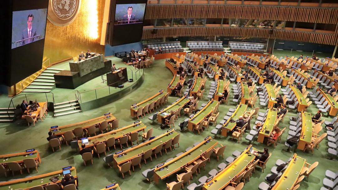 Toàn cảnh phiên họp.