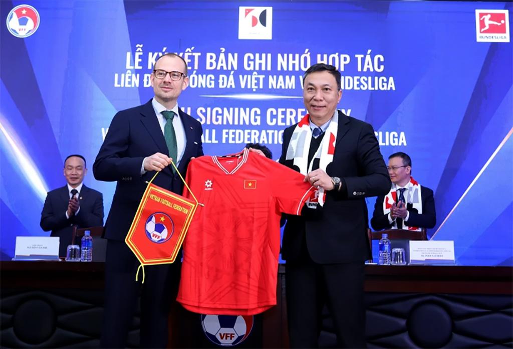 Thỏa thuận hợp tác hướng đến mục tiêu nâng cao chất lượng các Đội tuyển trẻ của Việt Nam. (Ảnh: VFF)