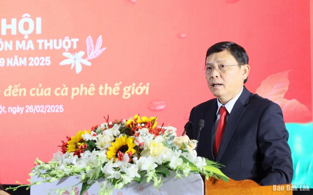 Phó Chủ tịch Thường trực UBND tỉnh Đắk Lắk Nguyễn Tuấn Hà, Trưởng Ban tổ chức lễ hội phát biểu khai mạc buổi họp báo. Ảnh: Báo Đắk Lắk