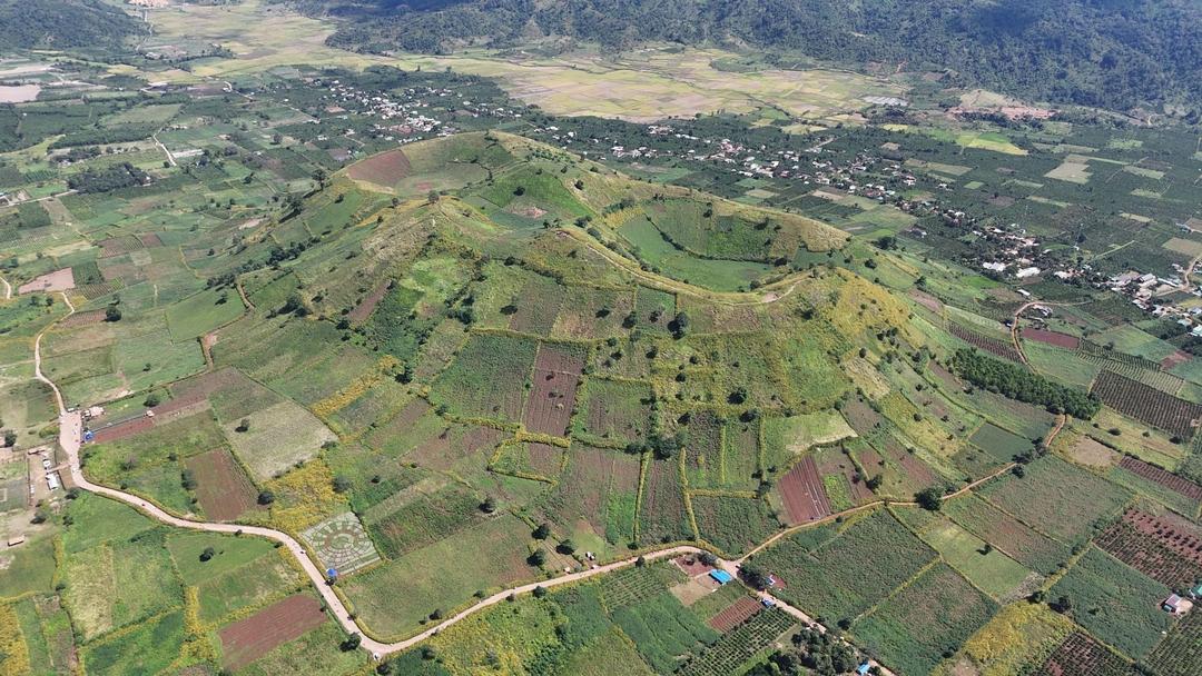 Núi lửa Chư Đăng Ya, một trong những địa điểm du lịch nổi tiếng của Gia Lai. Ảnh: TTXVN Núi lửa Chư Đăng Ya, một trong những địa điểm du lịch nổi tiếng của Gia Lai. Ảnh: TTXVN