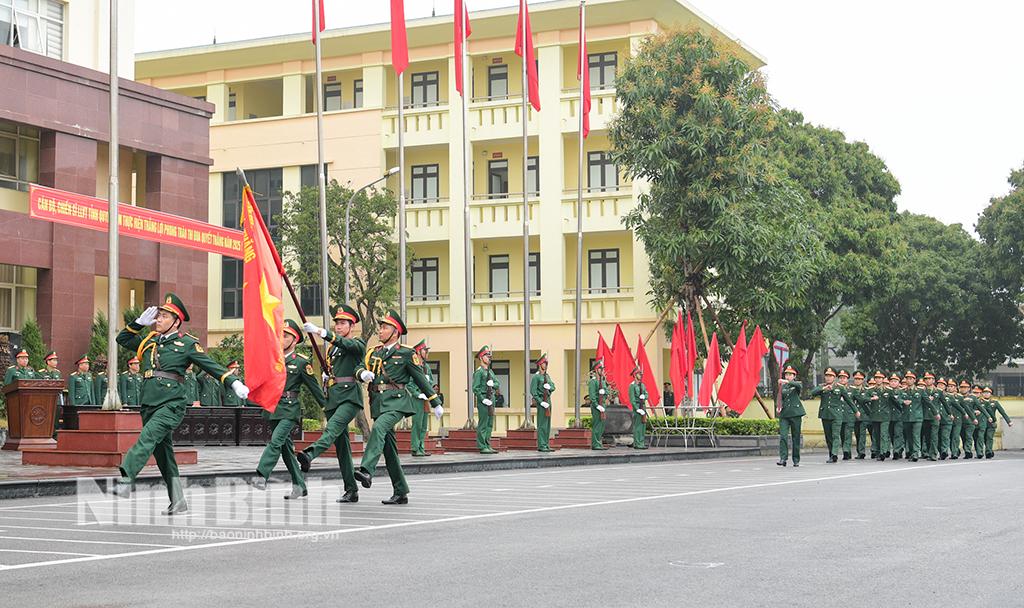 Duyệt đội ngũ tại lễ ra quân huấn luyện năm 2025 ở Bộ Chỉ huy Quân sự tỉnh. Ảnh: Trường Giang