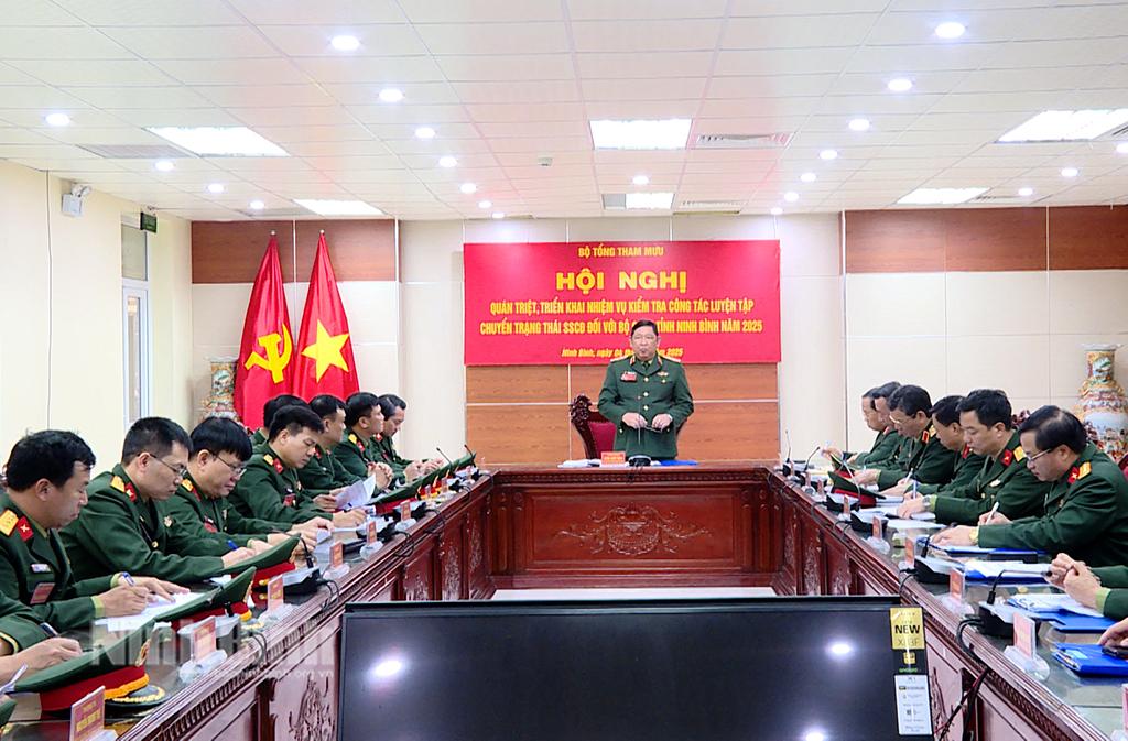 Thượng tướng Huỳnh Chiến Thắng, Ủy viên Trung ương Đảng, Phó Tổng Tham mưu trưởng Quân đội nhân dân Việt Nam phát biểu tại buổi kiểm tra.