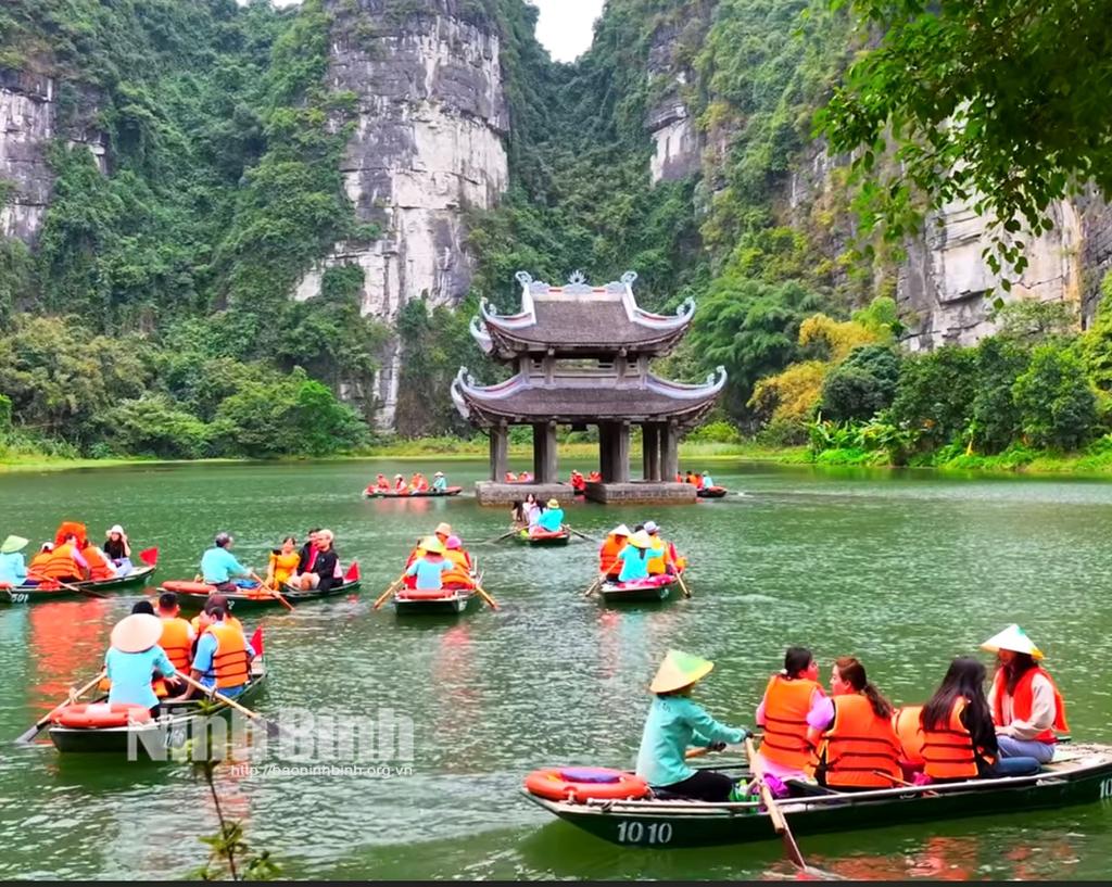 Lượng khách du lịch đến Ninh Bình tăng cao trong 2 tháng đầu năm 2025.