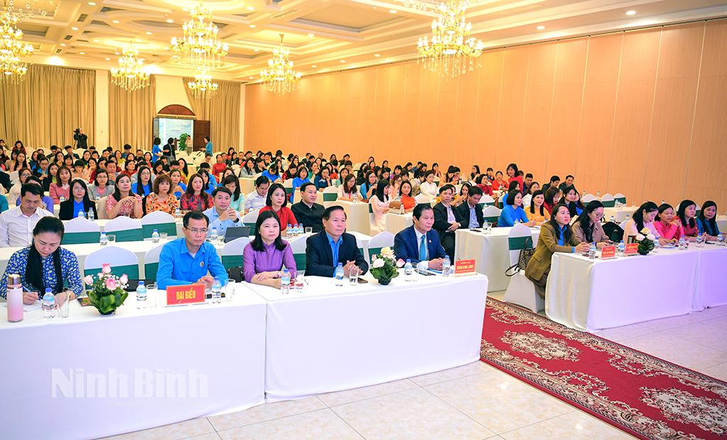 Các đại biểu dự hội nghị.