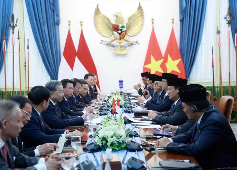 Tổng Bí thư Tô Lâm và Tổng thống Cộng hòa Indonesia, Chủ tịch Đảng Phong trào Indonesia vĩ đại (Gerindra) Prabowo Subianto hội đàm. Ảnh: TTXVN