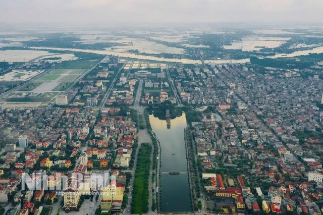 Thành phố Hoa Lư nhìn từ trên cao.