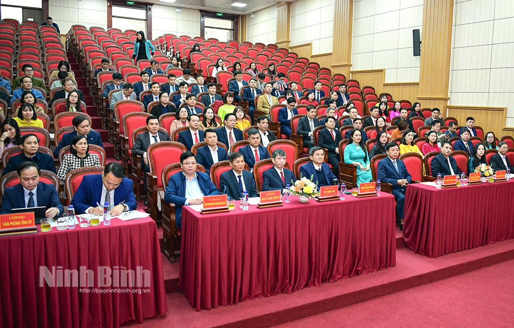 Các đại biểu dự Lễ bế giảng.