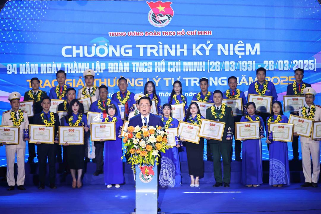 Đồng chi Trưởng Ban Tuyên giáo và Dân vận Trung ương Nguyễn Trọng Nghĩa phát biểu chỉ đạo. Ảnh: TTXVN