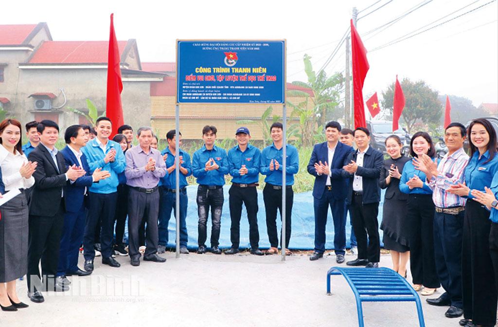 Công trình thanh niên do Huyện đoàn Kim Sơn, Đoàn khối Cơ quan và Doanh nghiệp tỉnh, Đoàn thanh niên Agribank chi nhánh Nam Ninh Bình phối hợp thực hiện tại xóm 2, xã Kim Mỹ (Kim Sơn). Ảnh: Đức Lam