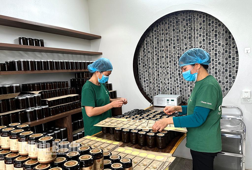 Đóng gói sản phẩm tại Công ty TNHH Sành Food.