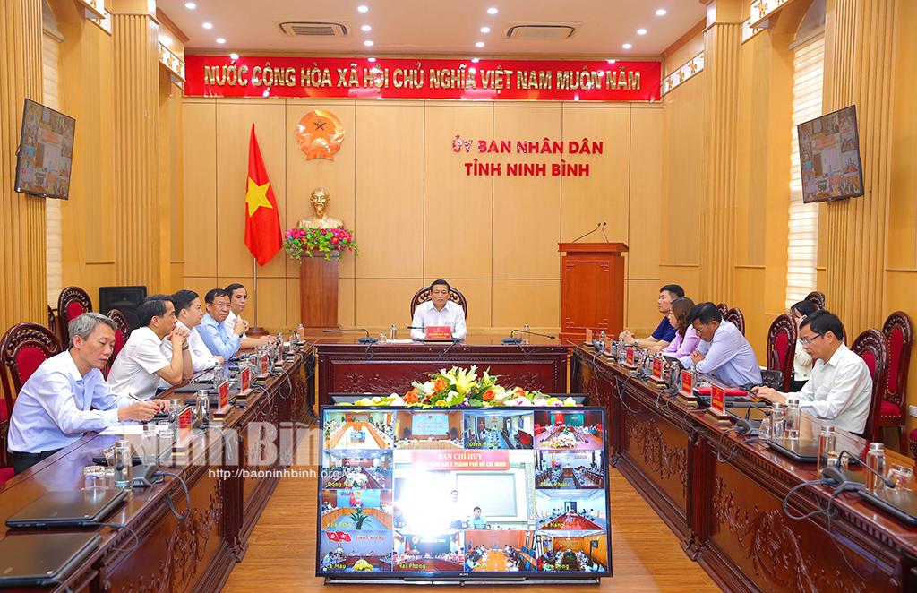 Các đại biểu dự hội nghị tại điểm cầu Ninh Bình.
