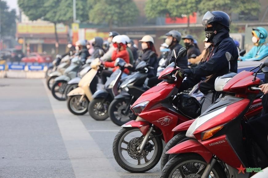 Ý thức chấp hành luật giao thông của người dân được nâng cao. Ảnh: qdnd.vn