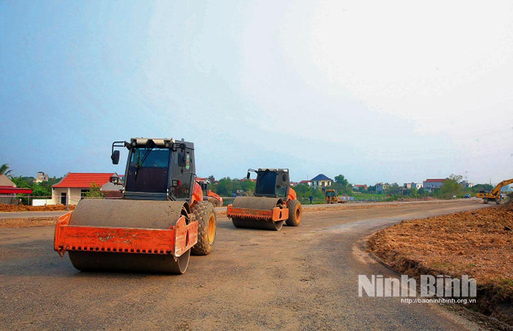 Thi công tuyến đường Bái Đính-Ba Sao, đoạn qua địa phận tỉnh Ninh Bình (giai đoạn II).