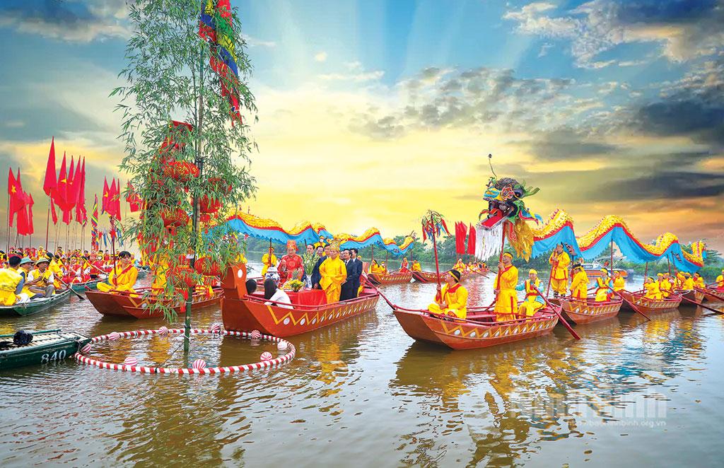 Lễ Rước nước trên sông Hoàng Long tại Lễ hội Hoa Lư năm 2024. Ảnh: Minh Quang