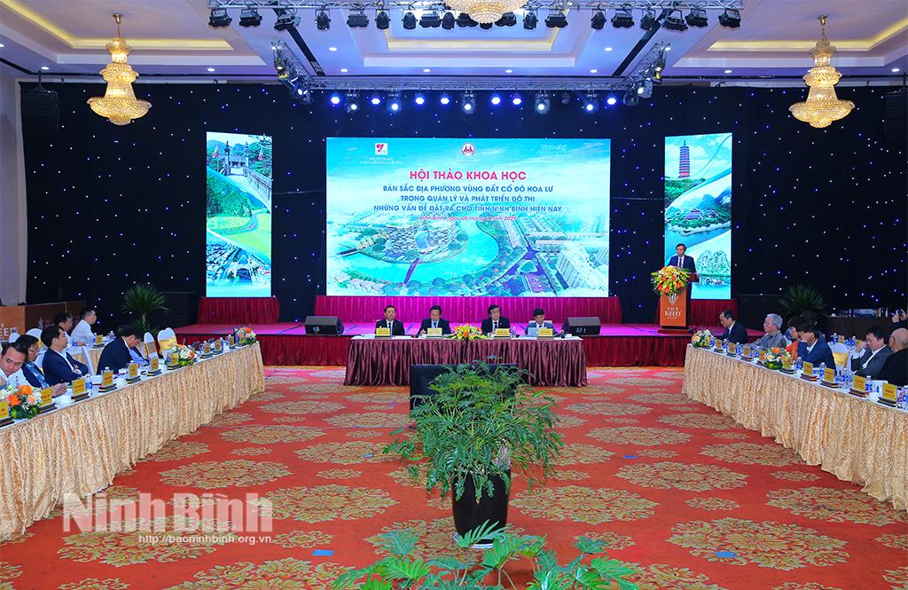 Quang cảnh phiên tham luận chuyên đề.