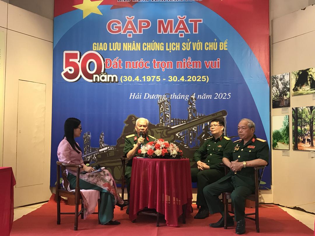 Giao lưu nhân chứng lịch sử lái xe tăng húc đổ cánh cổng dinh Độc Lập.