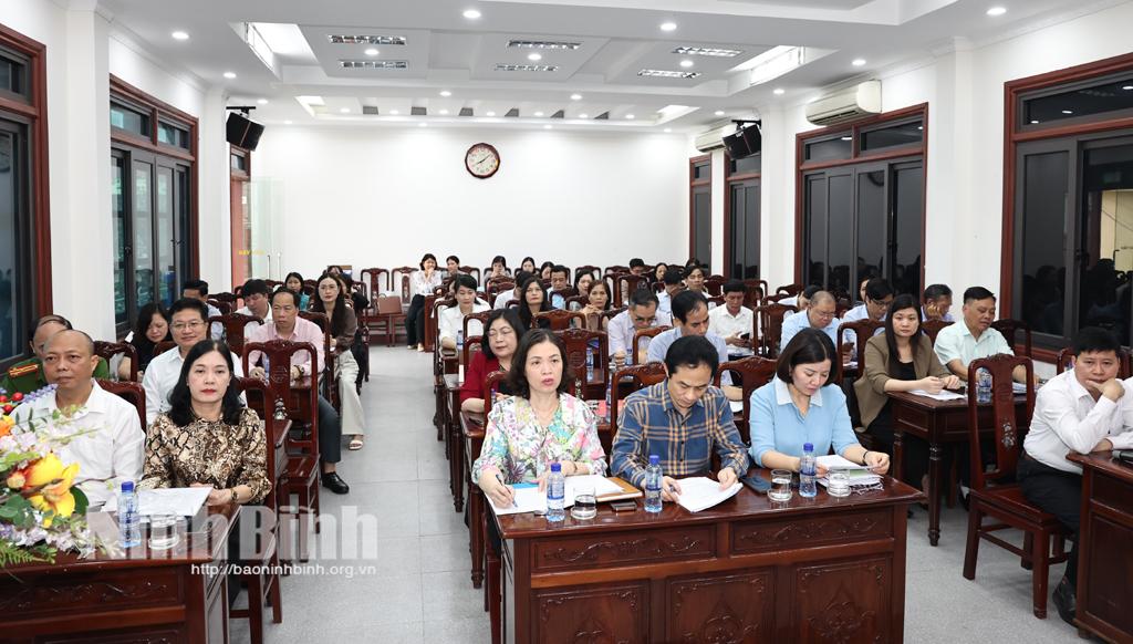 Các đại biểu dự hội nghị.