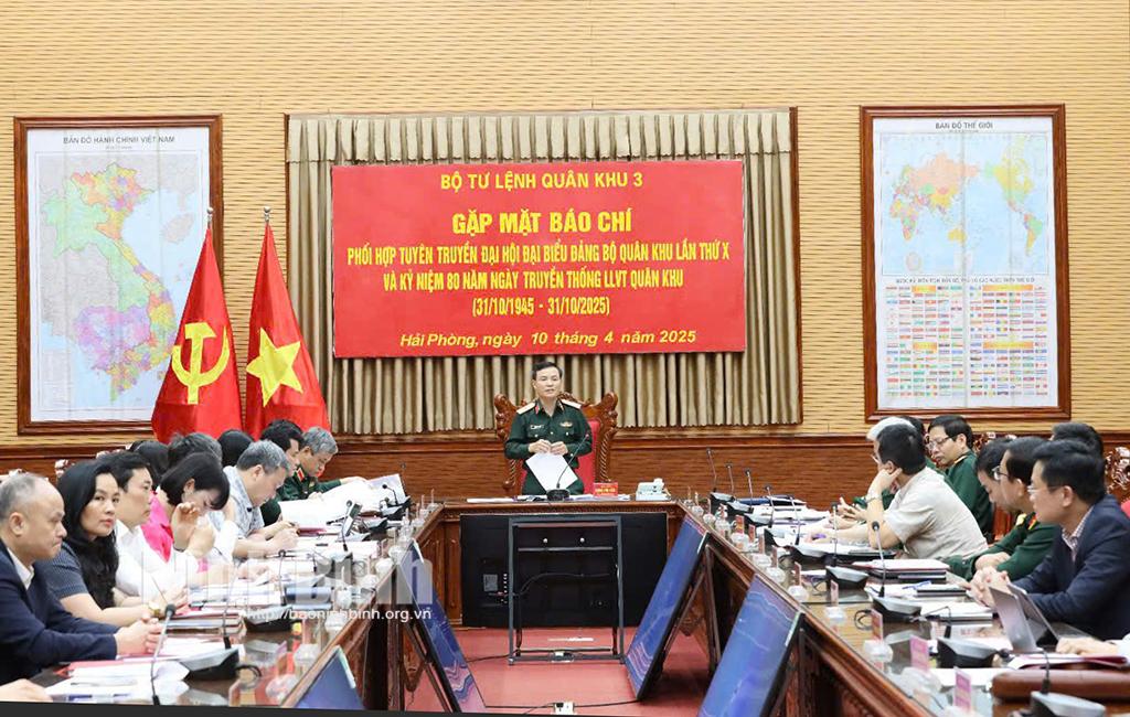 Các đại biểu tham dự buổi gặp mặt.