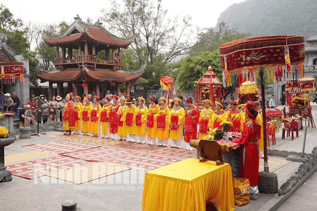 Nghi thức tế nữ tại Lễ hội Đền Thái Vi.