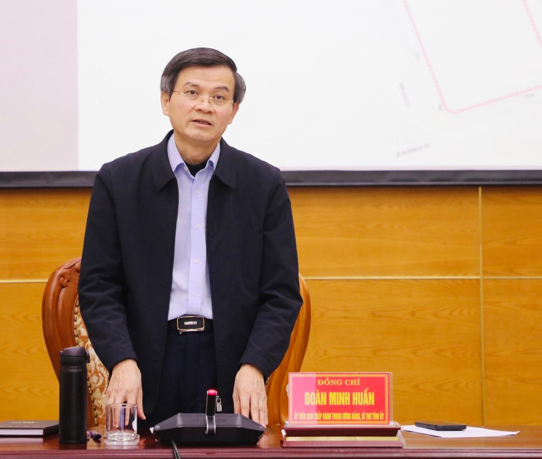 Đồng chí Đoàn Minh Huấn, Uỷ viên Trung ương Đảng, Bí thư Tỉnh uỷ, Trưởng Ban Chỉ đạo thực hiện việc sắp xếp đơn vị hành chính cấp xã tỉnh Ninh Bình. Ảnh: Đức Lam