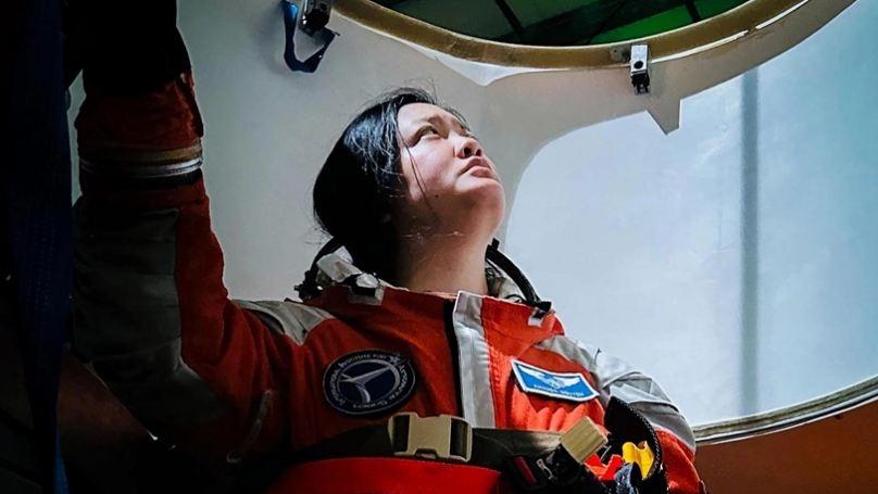 Amanda Nguyễn trong bộ đồ phi hành gia. Ảnh: @nguyen_amanda