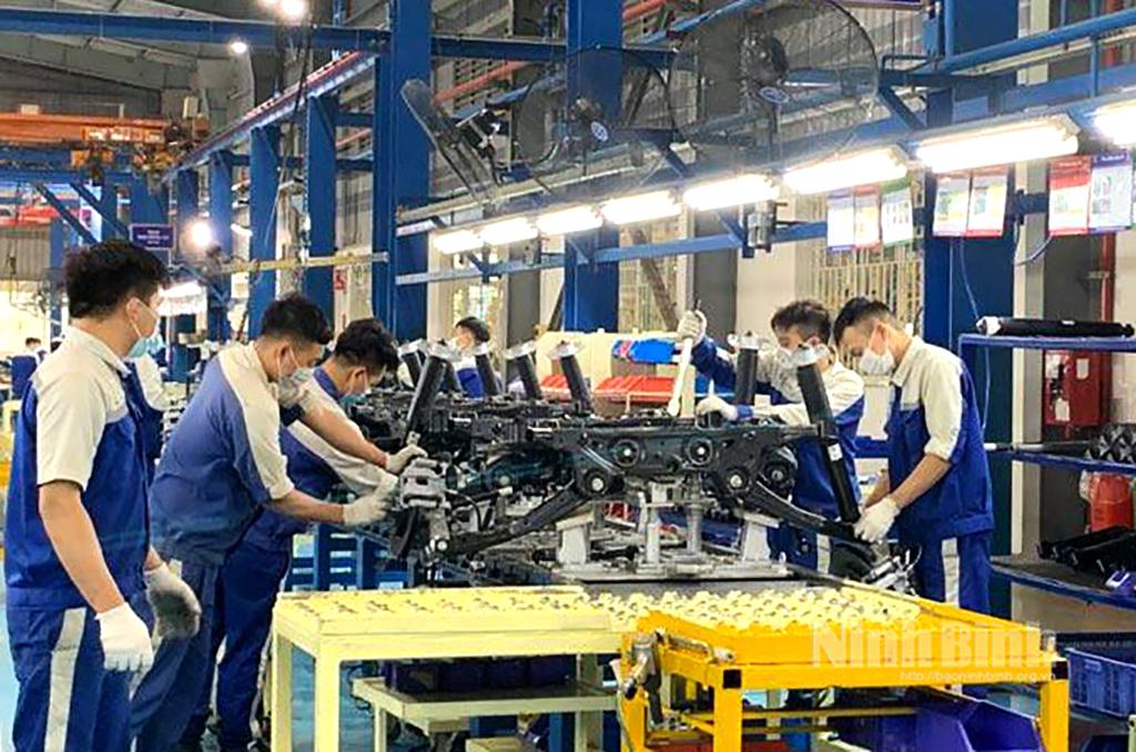 Tập đoàn Thành Công đã nộp ngân sách trong quý I chiếm trên 80% số nộp khu vực ngoài quốc doanh. Trong ảnh: Dây chuyền sản xuất của Nhà máy ô tô Hyundai Thành Công, KCN Gián Khẩu (Gia Viễn).